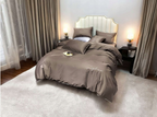 Set lenjerie de pat din microfibră 200x220 cm, 3 piese, gri taupe, cu broderie aurie