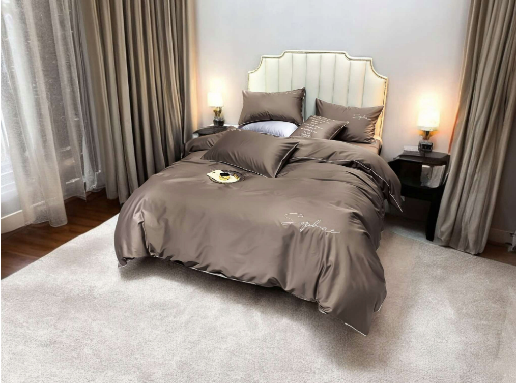Set lenjerie de pat din microfibră 200x220 cm, 3 piese, gri taupe, cu broderie aurie